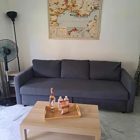 Calme, Cosy Piscine Apartment *